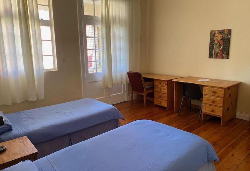 פנסיון St Luke S Retreat Centre And Guest House