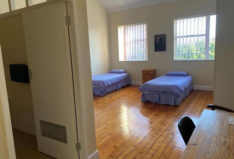 פנסיון St Luke S Retreat Centre And Guest House