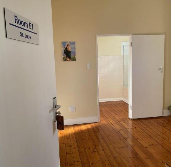 פנסיון St Luke S Retreat Centre And Guest House