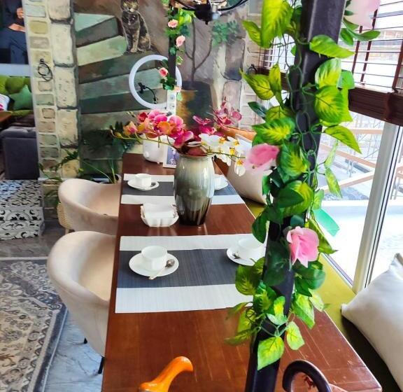 پانسیون The Oldman House