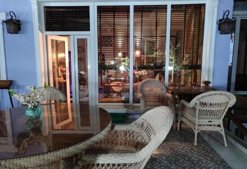 پانسیون The Oldman House