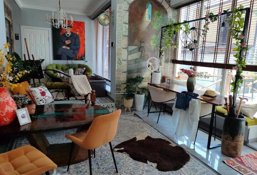 پانسیون The Oldman House