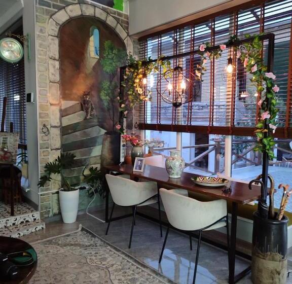 پانسیون The Oldman House