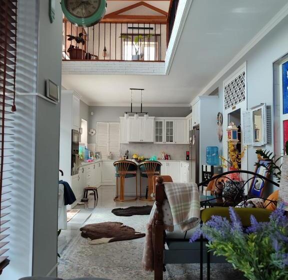 پانسیون The Oldman House