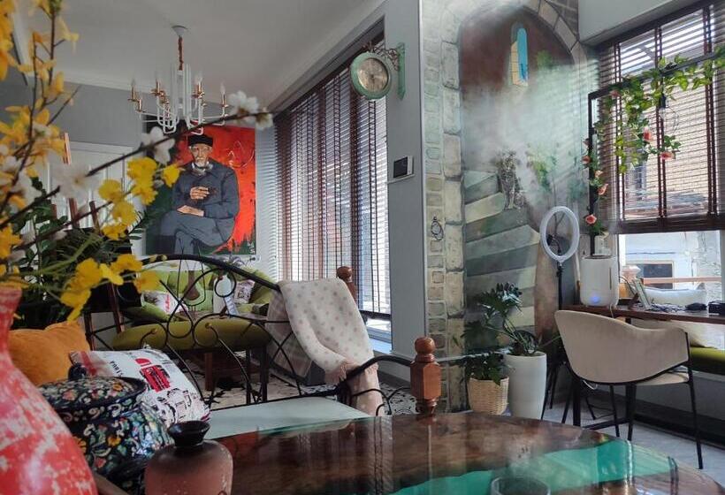 پانسیون The Oldman House