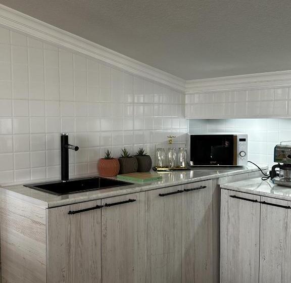 پانسیون The Oldman House