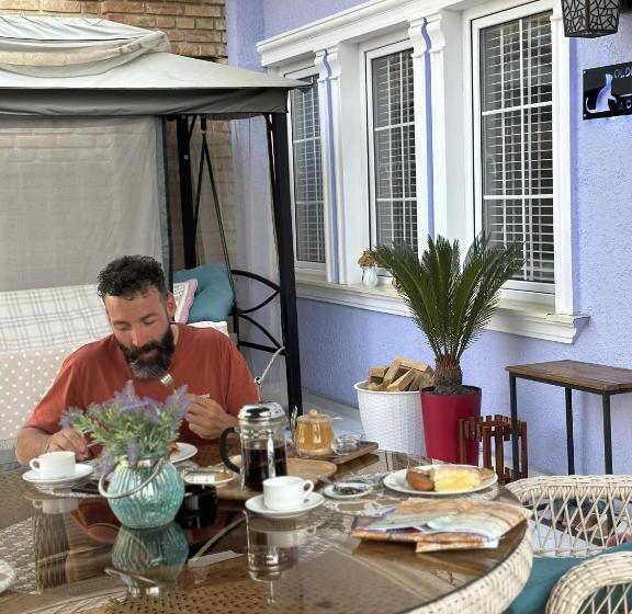 پانسیون The Oldman House