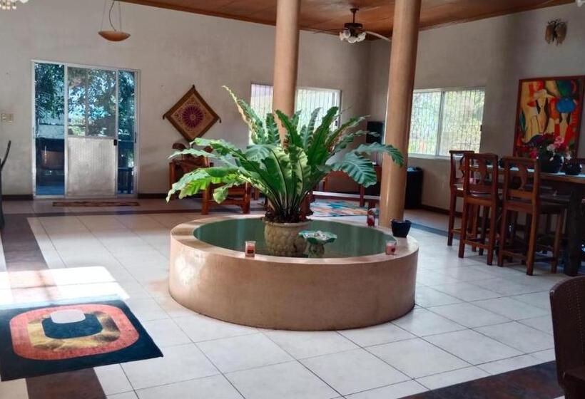 پانسیون Titanic By Hiverooms