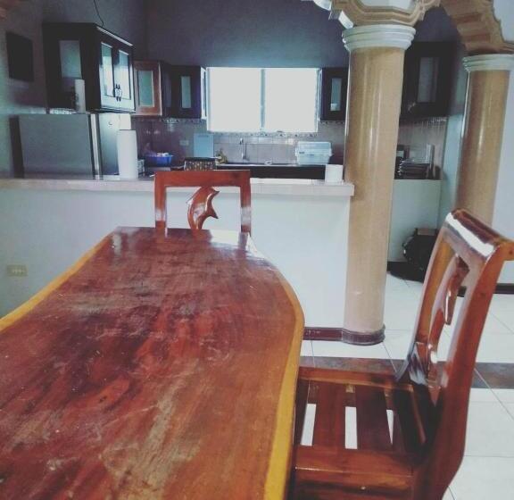 پانسیون Titanic By Hiverooms