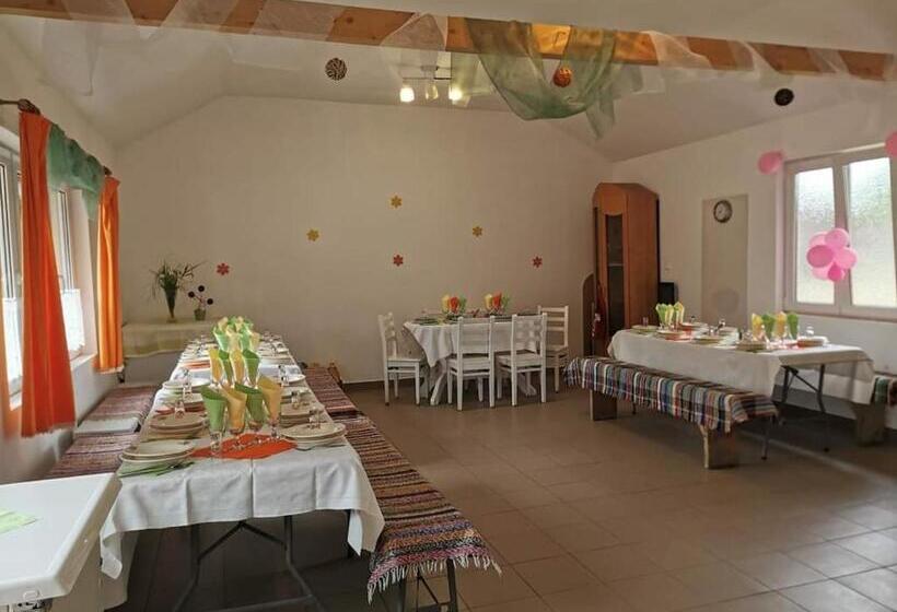 펜션 Zöldfenyő Vendégház