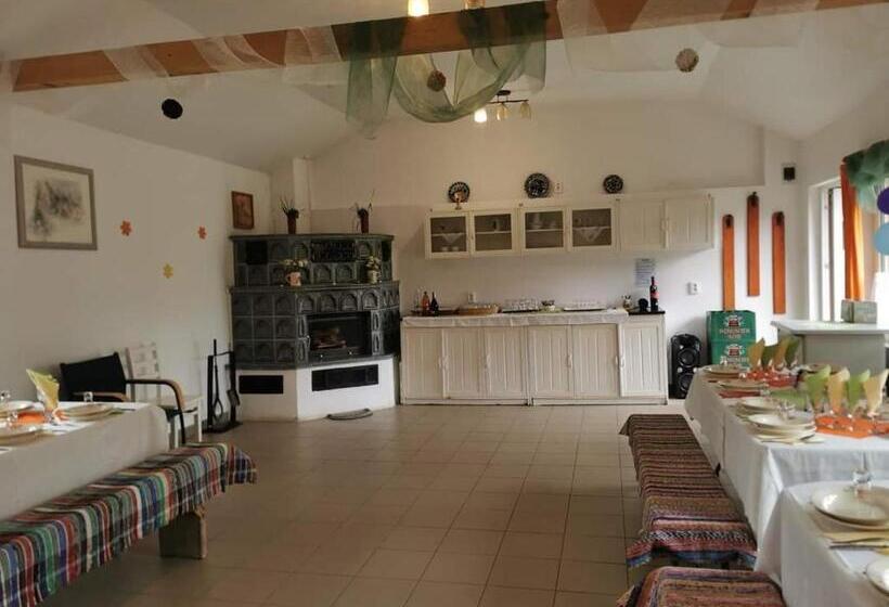 펜션 Zöldfenyő Vendégház