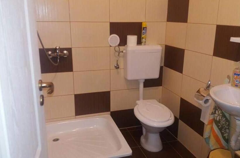 펜션 Zöldfenyő Vendégház