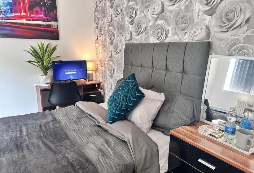 Adelphi Rooms Preston