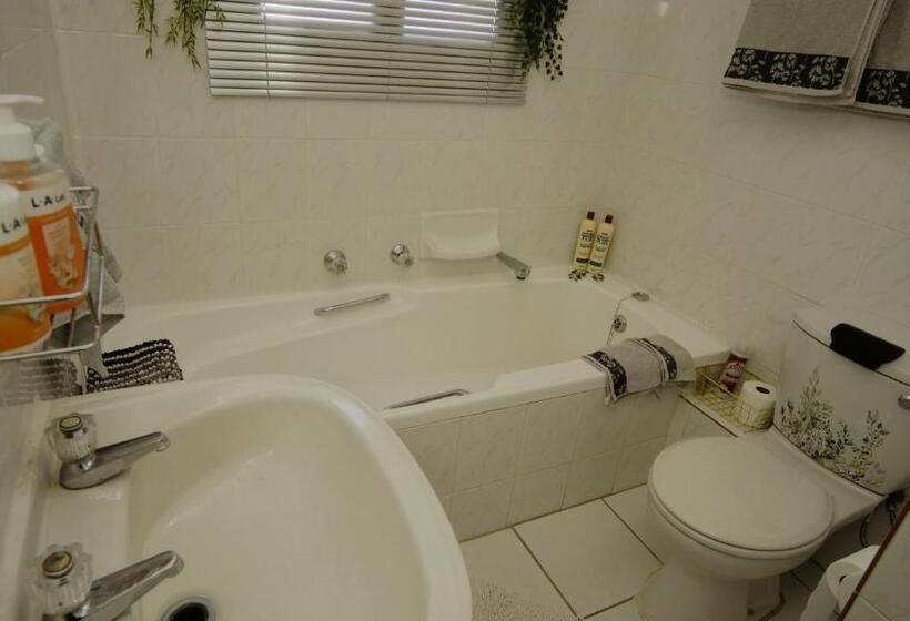 مبيت وإفطار Dutch African Breeze