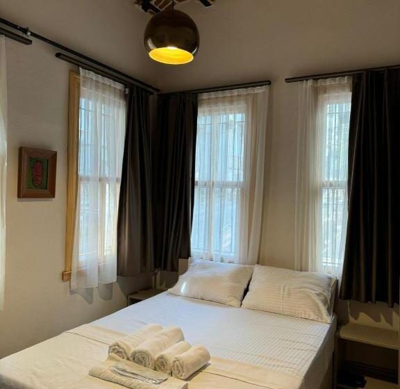 تختخواب و صبحانه Hanflats