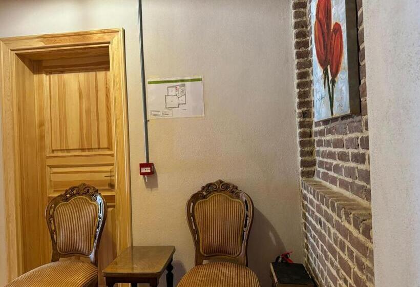 تختخواب و صبحانه Hanflats