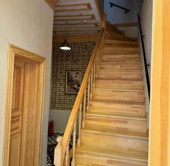 تختخواب و صبحانه Hanflats