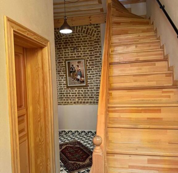 تختخواب و صبحانه Hanflats