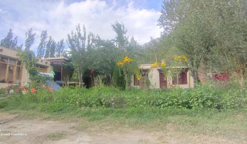 مبيت وإفطار Royal Mount Guest House Ladakh By Lexstays