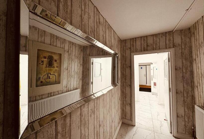 ベッドアンドブレックファースト Sterling House