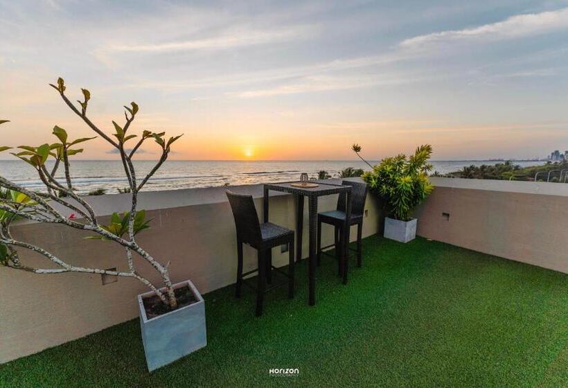 فندق 50 By The Sea