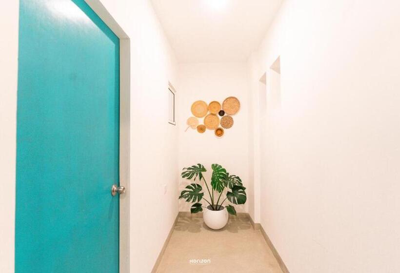 فندق 50 By The Sea