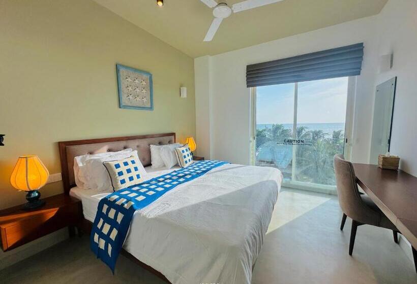 فندق 50 By The Sea