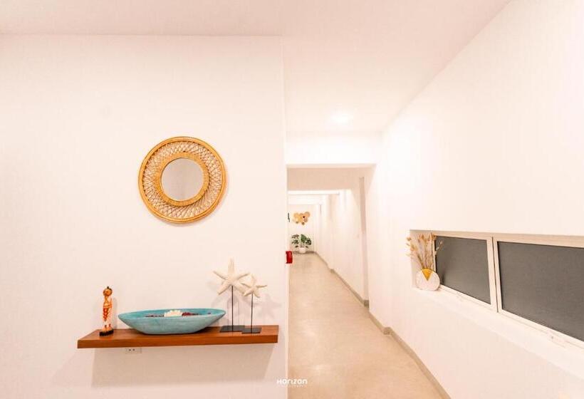 酒店 50 By The Sea