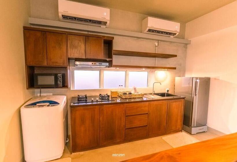 فندق 50 By The Sea