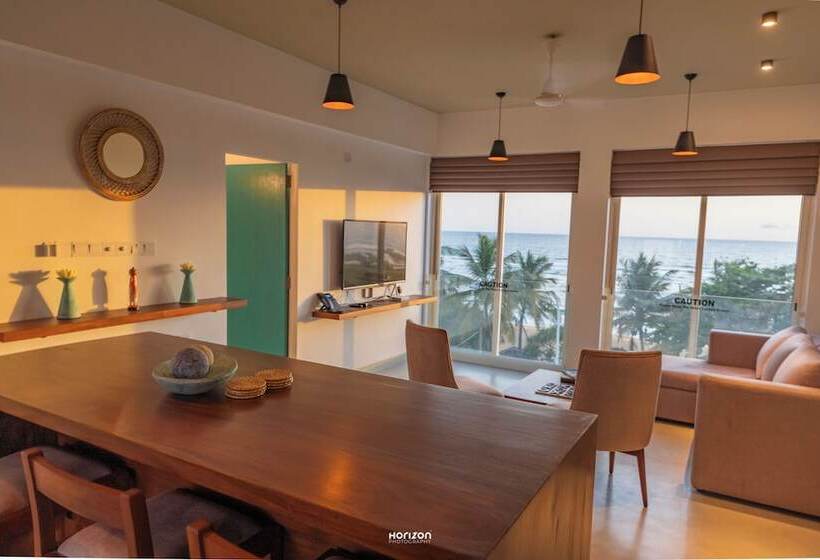 酒店 50 By The Sea