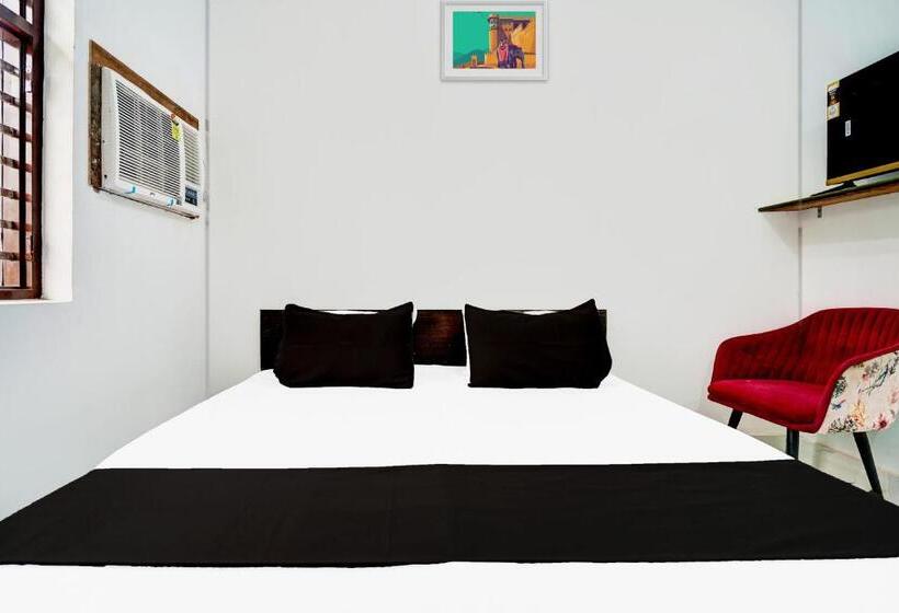 Отель O Eat Out Cafe & Rooms