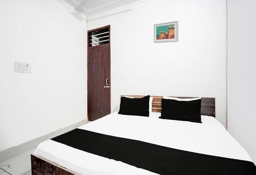 Отель O Eat Out Cafe & Rooms