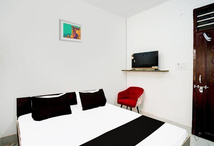 Отель O Eat Out Cafe & Rooms