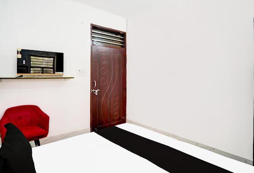 Отель O Eat Out Cafe & Rooms