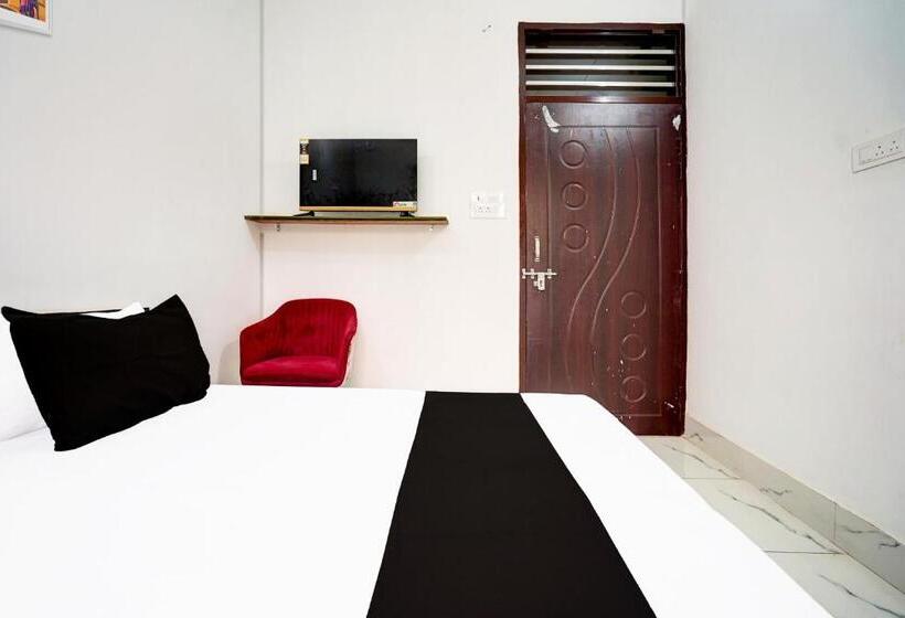 Отель O Eat Out Cafe & Rooms