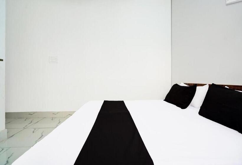 Отель O Eat Out Cafe & Rooms