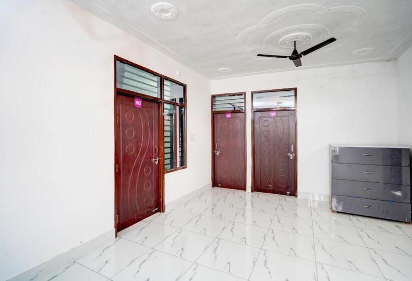 Отель O Eat Out Cafe & Rooms