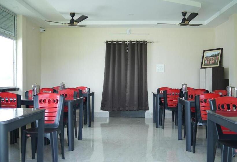 בית מלון כפרי Queen Of Dooars Eco Resort