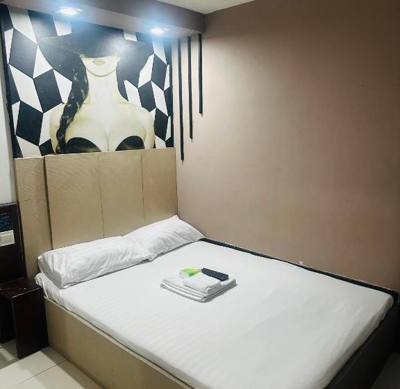 酒店 Quinns Dormitel Triumph