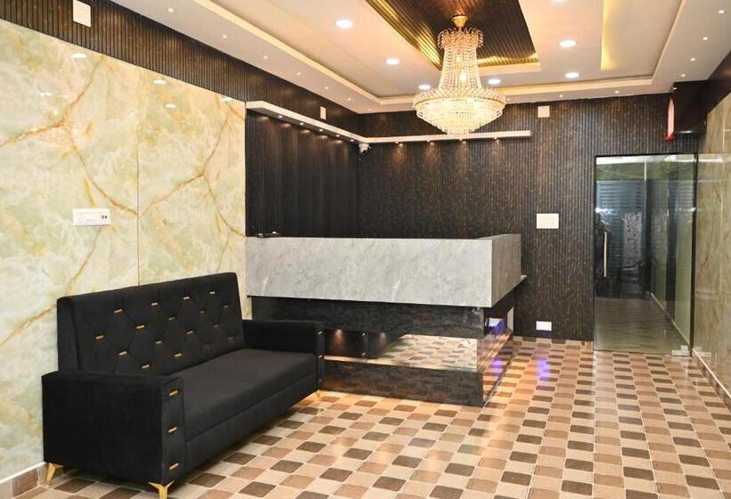 فندق The Vintage Plaza