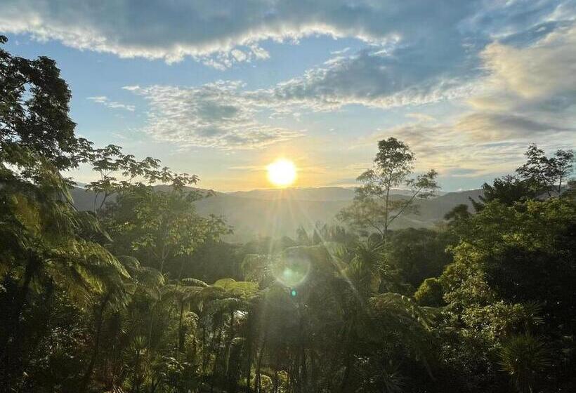 Las Nubes Natural Energy Resort