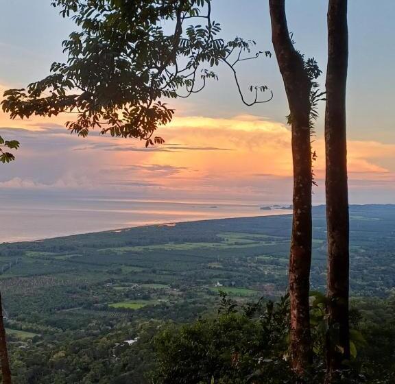 Las Nubes Natural Energy Resort