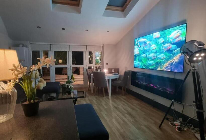 펜션 Big Double Room, 20 Mins To London