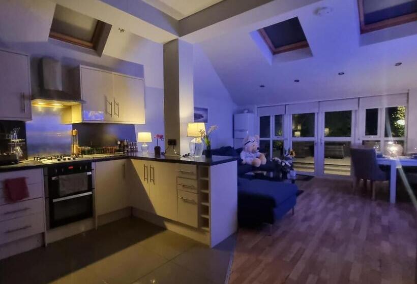 펜션 Big Double Room, 20 Mins To London