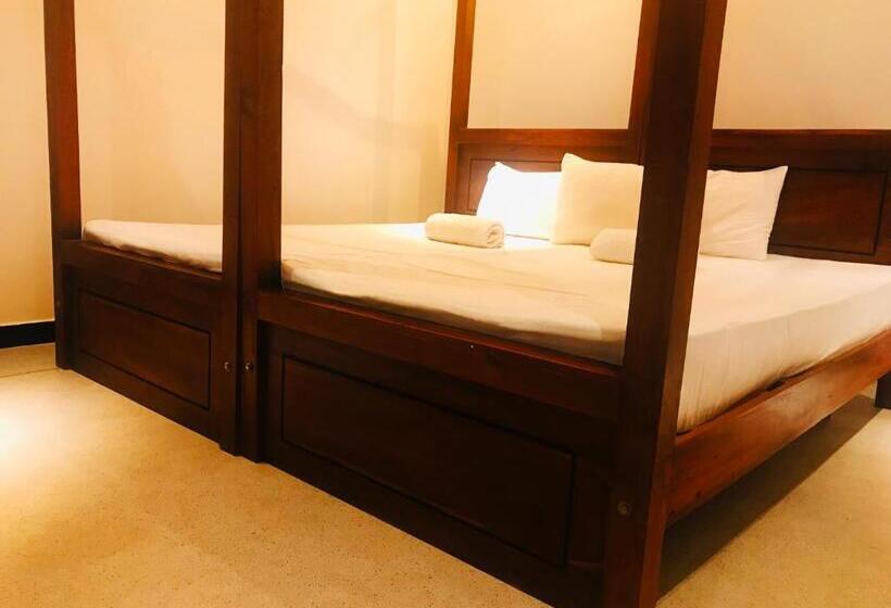 Пансион Chamara Inn