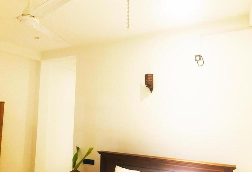 Пансион Chamara Inn