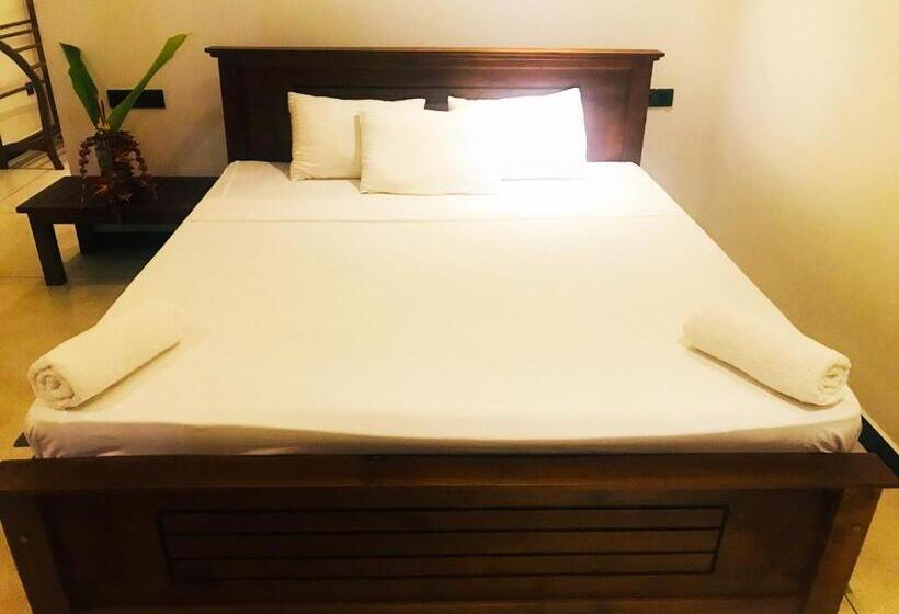 Пансион Chamara Inn