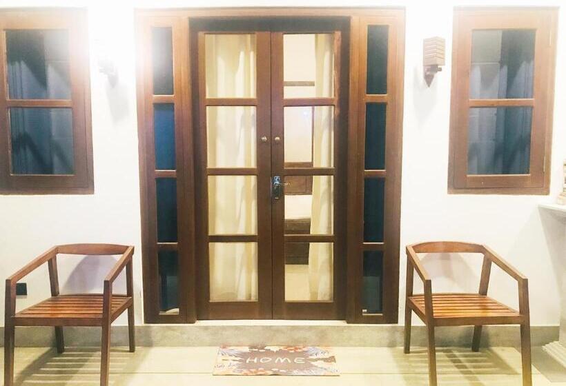 Пансион Chamara Inn