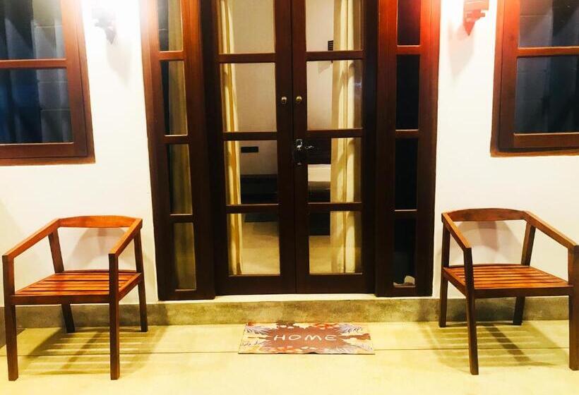 Пансион Chamara Inn