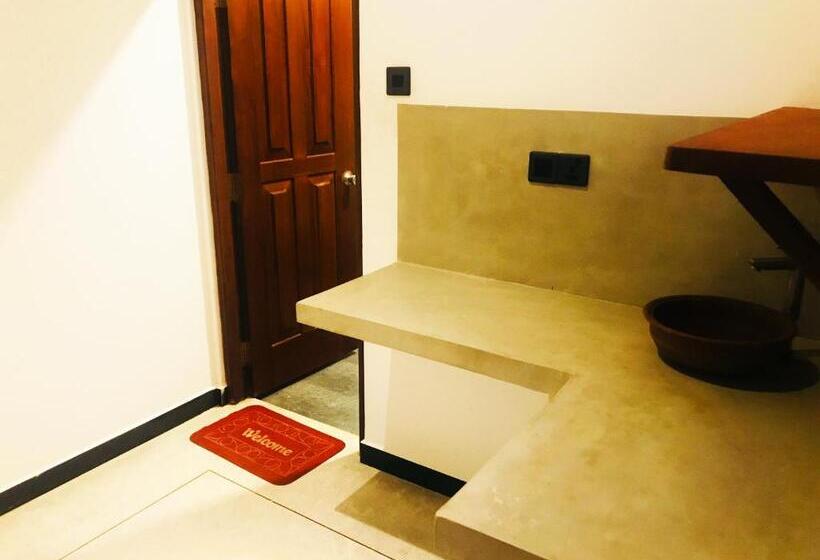 Пансион Chamara Inn